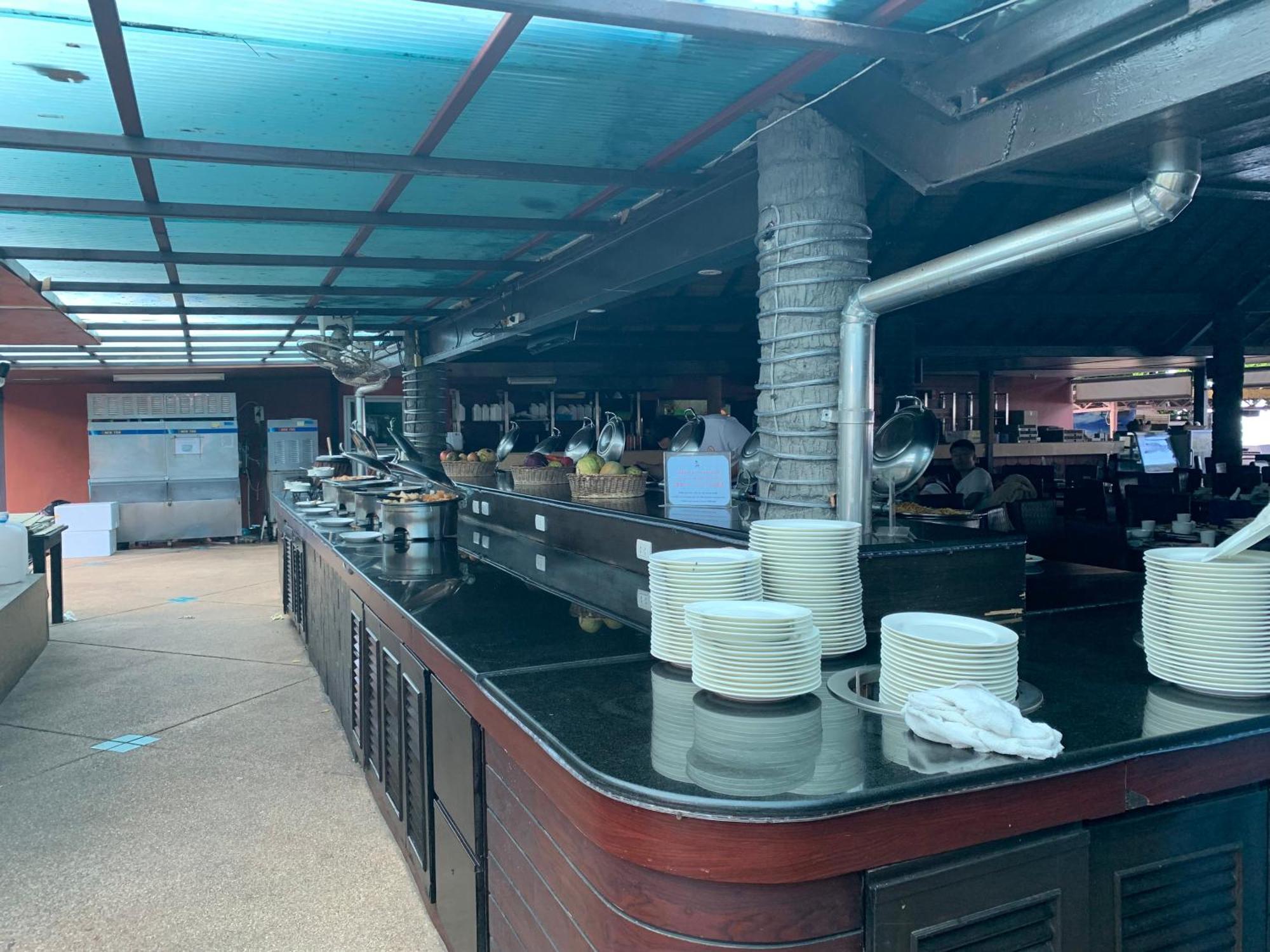 Blue Bay Resort - Access To Pool And Beach-Phuket & Krabi Яо-Яй Экстерьер фото The buffet at the restaurant
