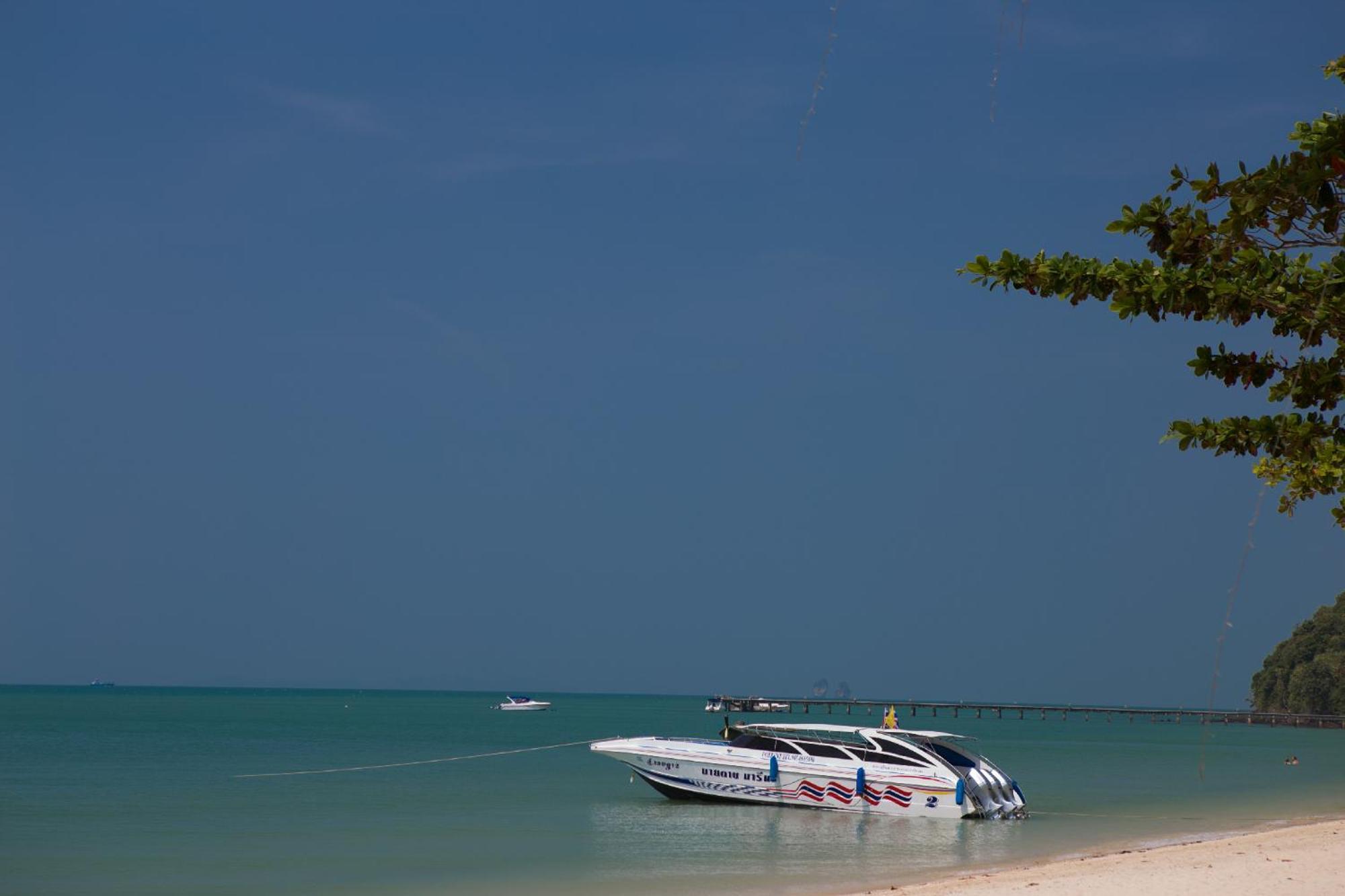 Blue Bay Resort - Access To Pool And Beach-Phuket & Krabi Яо-Яй Экстерьер фото Hua Hin beach