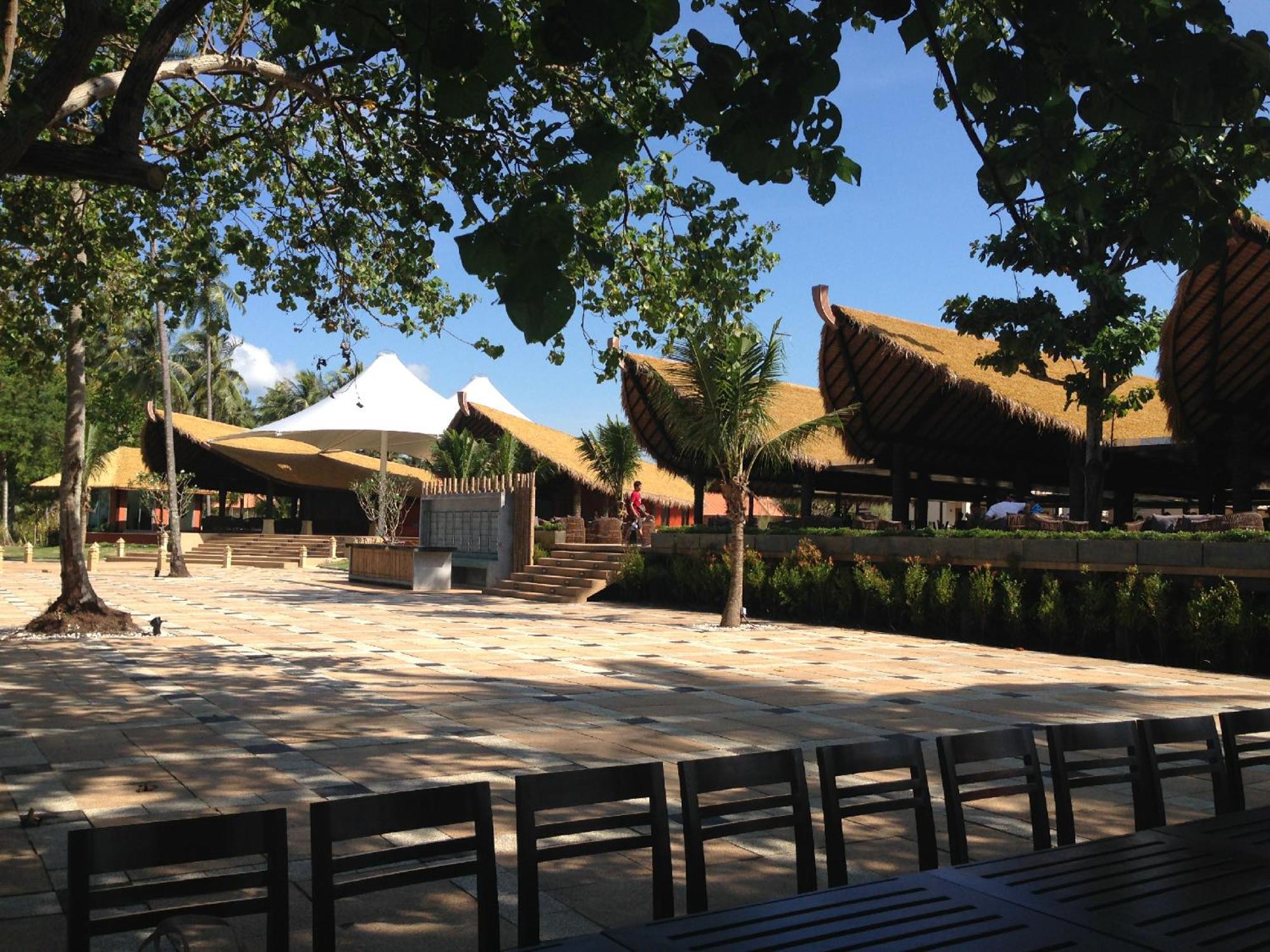 Blue Bay Resort - Access To Pool And Beach-Phuket & Krabi Яо-Яй Экстерьер фото The main square of the resort