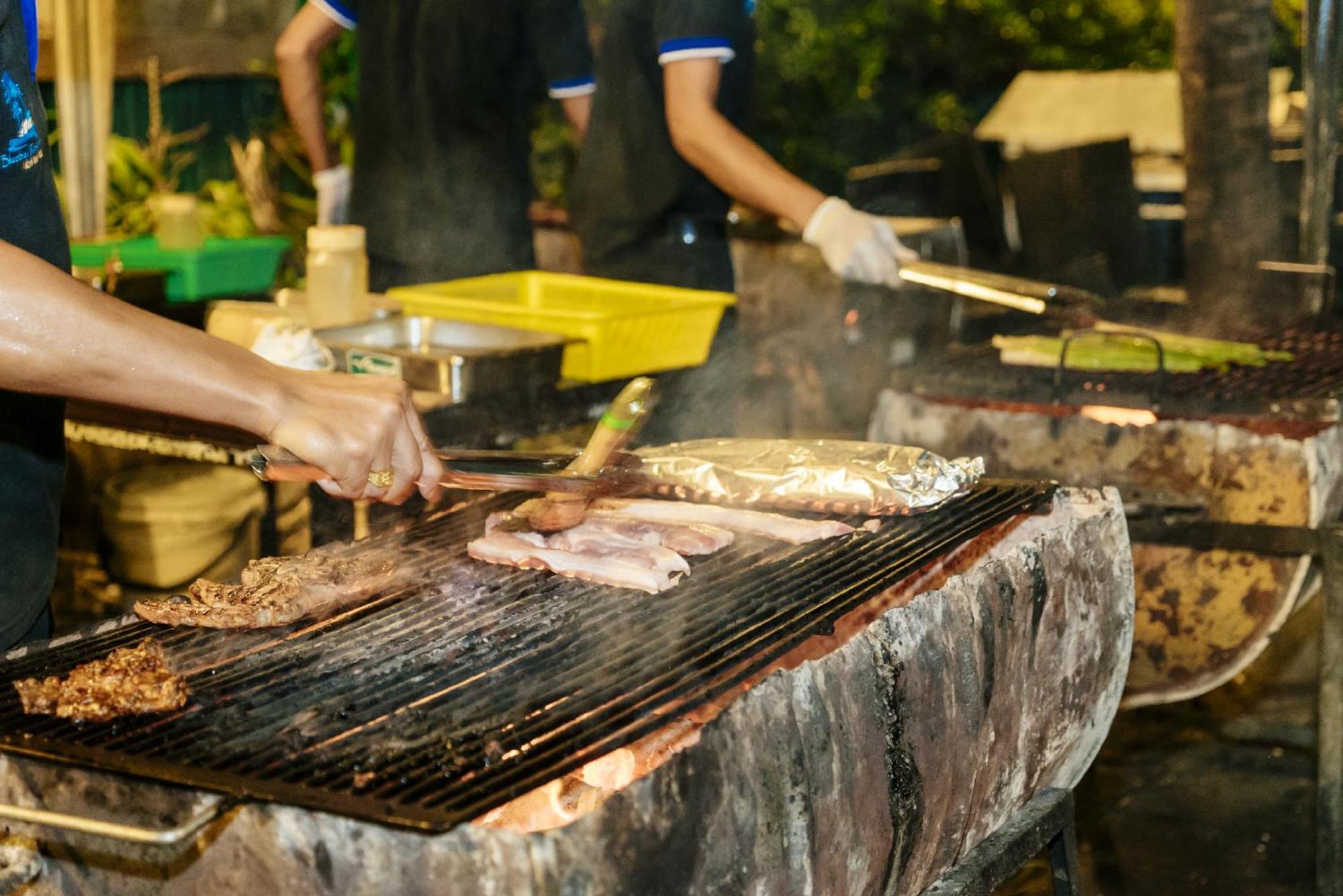 Blue Bay Resort - Access To Pool And Beach-Phuket & Krabi Яо-Яй Экстерьер фото Cooking with a flattop grill