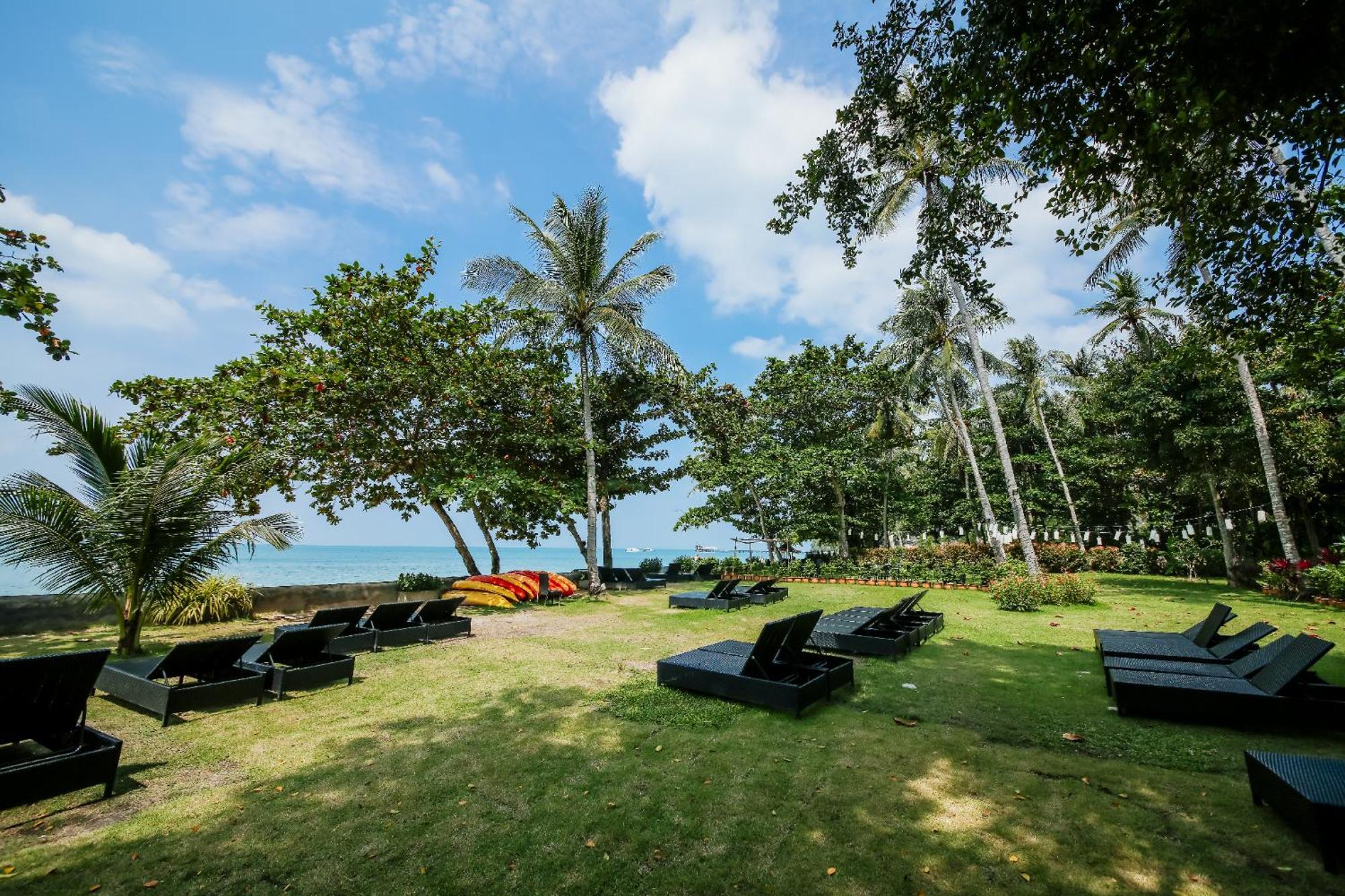 Blue Bay Resort - Access To Pool And Beach-Phuket & Krabi Яо-Яй Экстерьер фото The beach at the resort