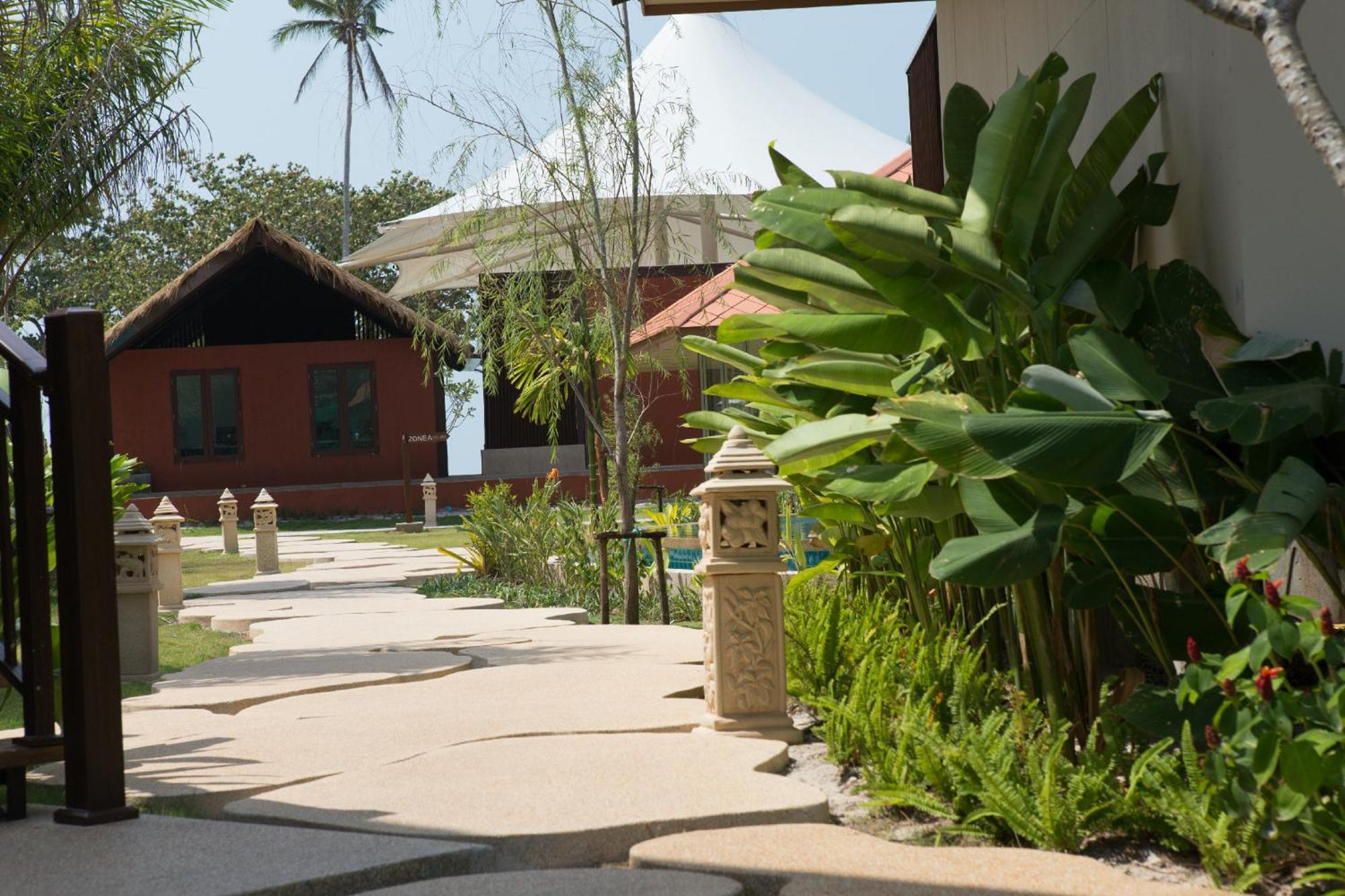 Blue Bay Resort - Access To Pool And Beach-Phuket & Krabi Яо-Яй Экстерьер фото The resort's grounds